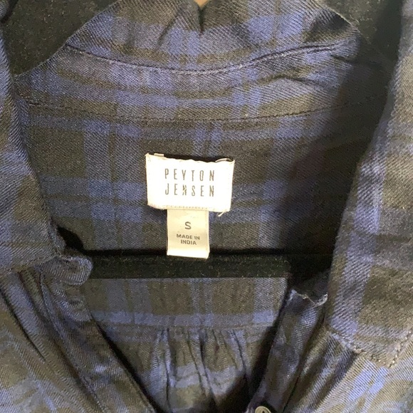 Peyton Jensen small button up blouse - Picture 2 of 6